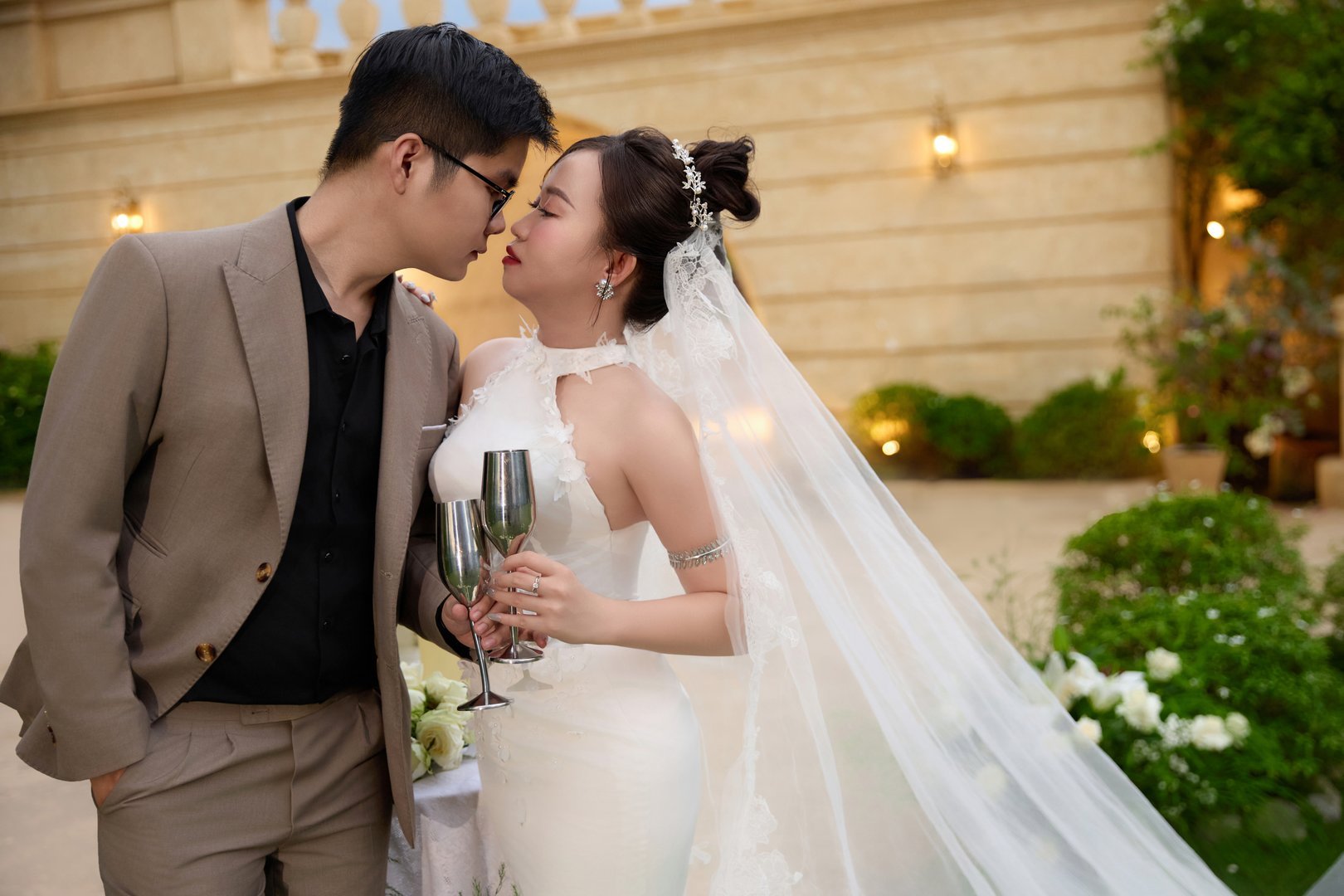 Yêu thương bên nhau